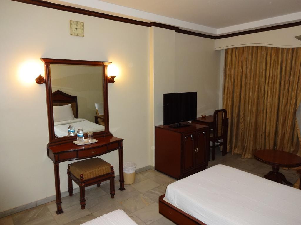 Hotel North Gate Maduráj Kültér fotó